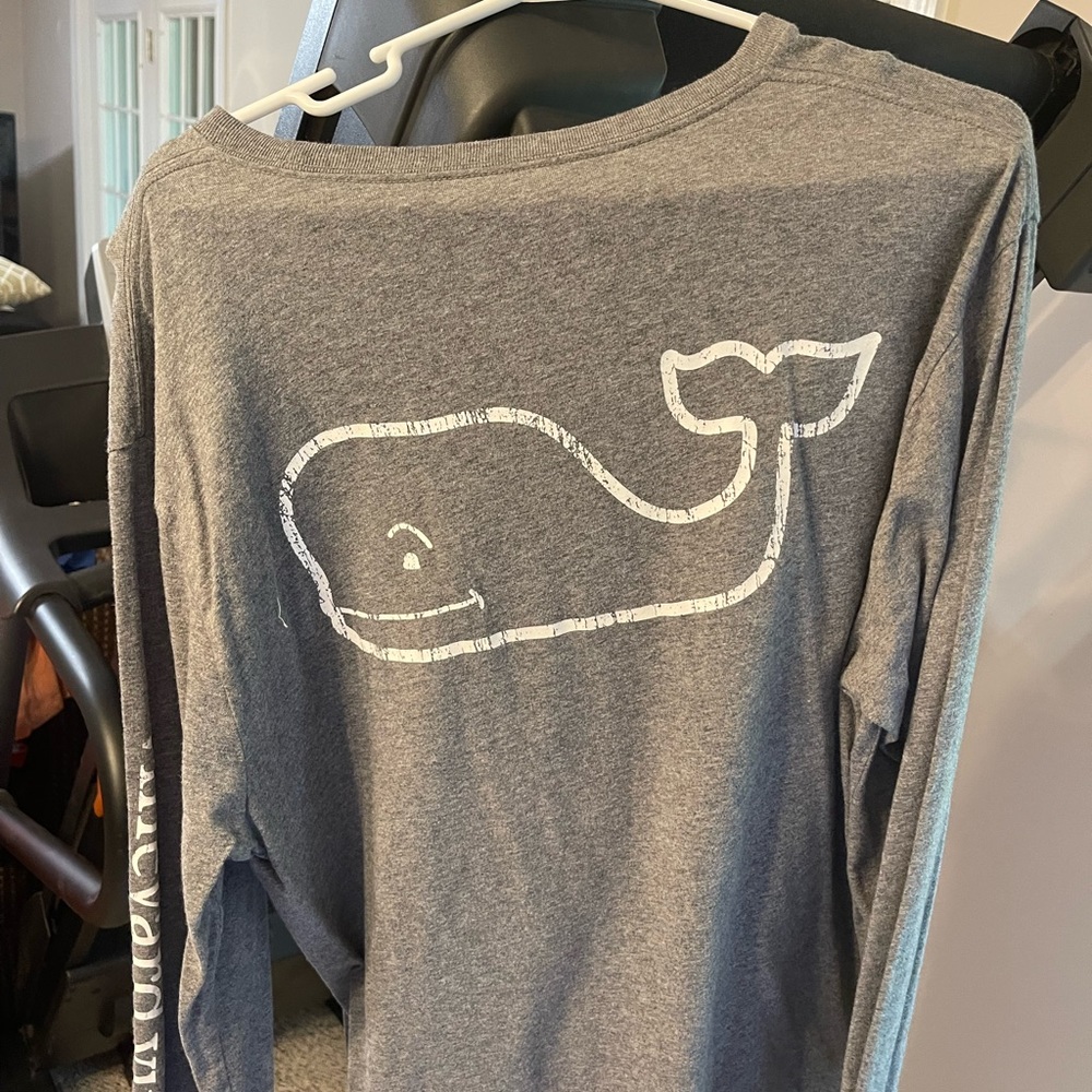 Gray vineyard vines longsleeve tee